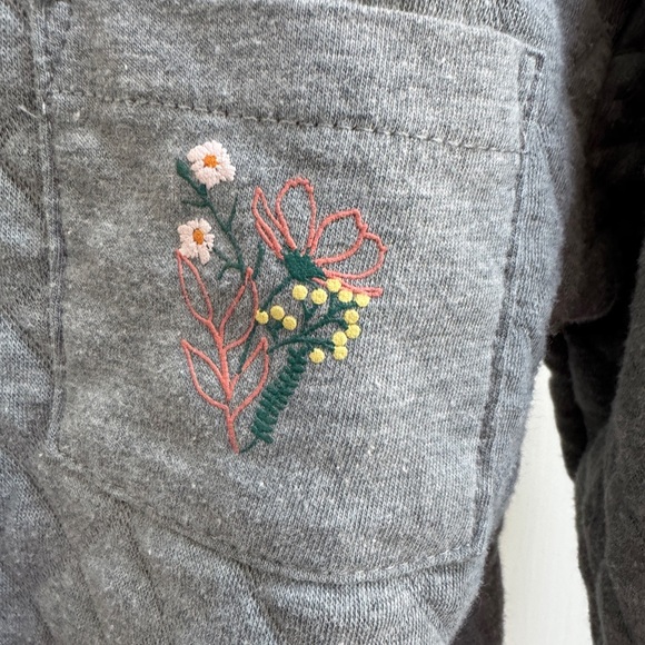 Okie Dokie 3T Girls Gray Quilted Crewneck Sweater/Sweatshirt with Flower Pocket - Picture 2 of 5